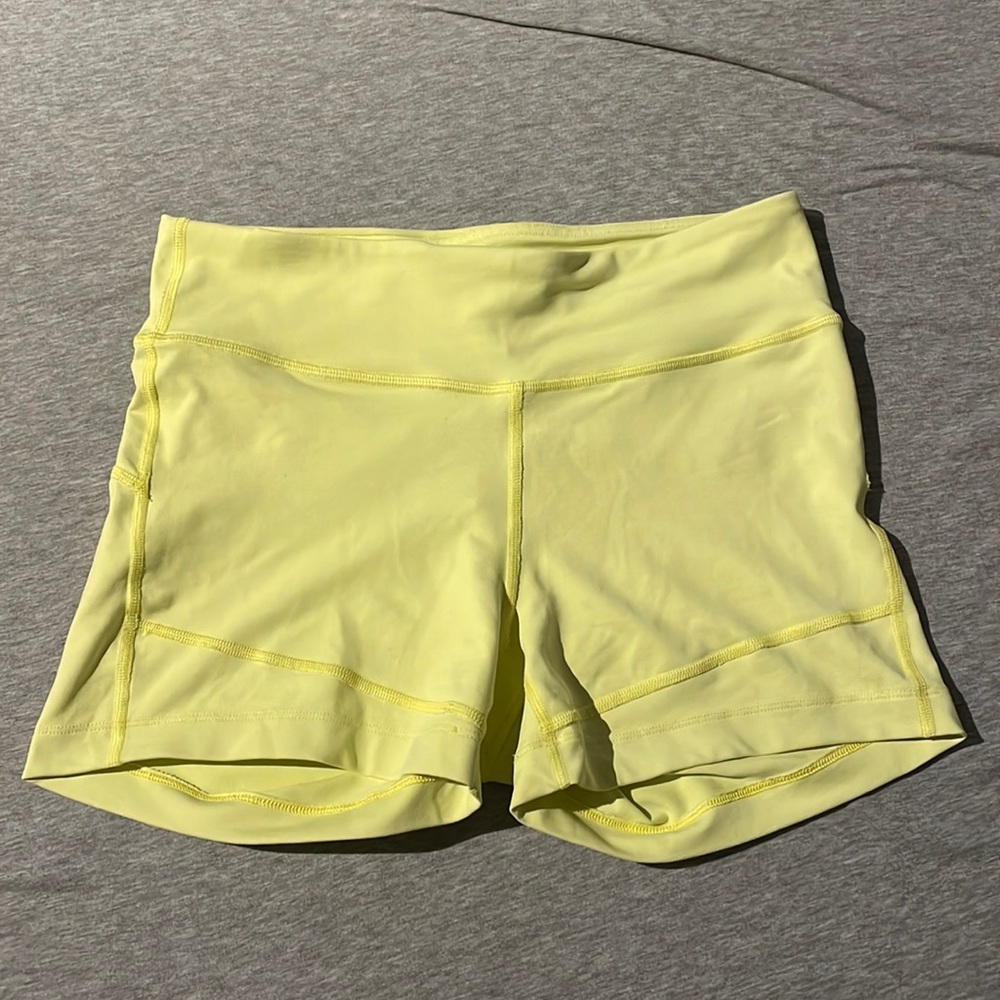 Outdoor voices move free 3.5” short